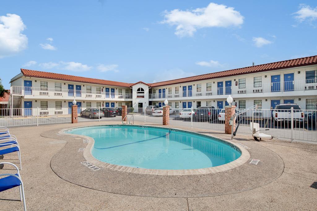 Americas Best Value Inn San Antonio Exterior foto