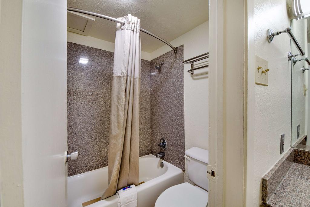Americas Best Value Inn San Antonio Exterior foto