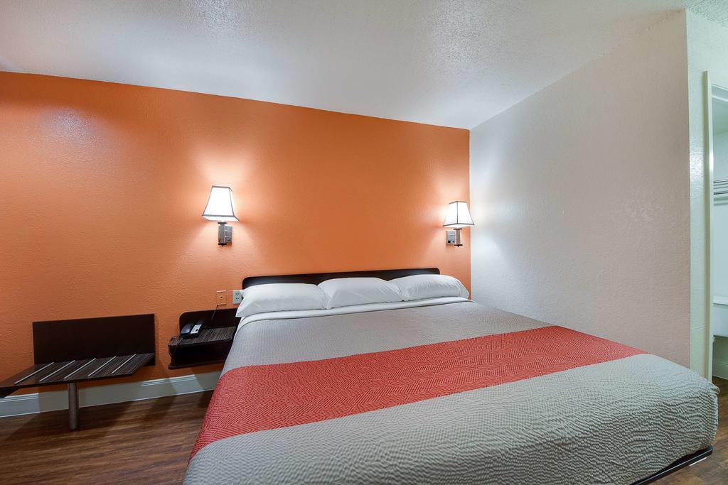 Americas Best Value Inn San Antonio Exterior foto