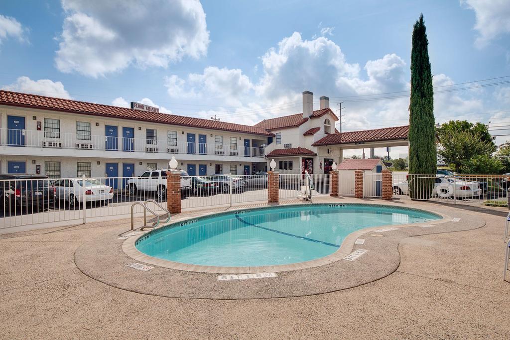 Americas Best Value Inn San Antonio Exterior foto